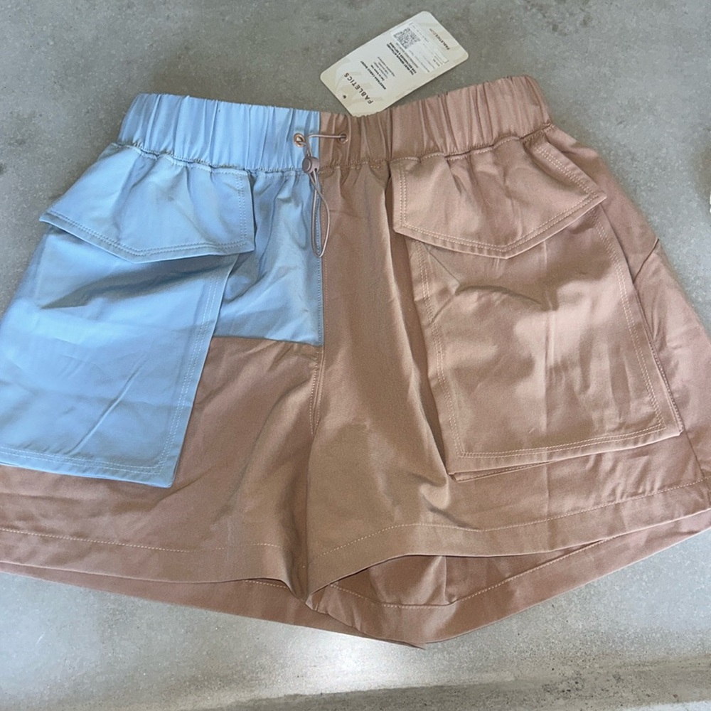 Fabletics Anastasia cargo short sz 6 Small Athletic color block shorts tan blue